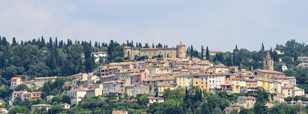 Où trouver une maison de vacances en Provence avec des ateliers de fabrication de savon et des visites de champs de lavande?